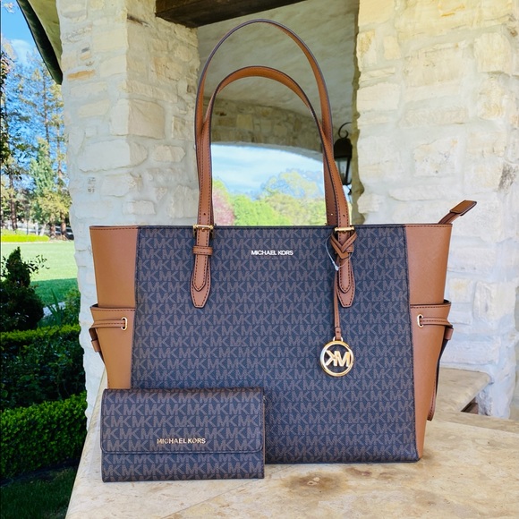 Michael Kors Handbags - NWT Michael Kors Gilly Drawstring Laptop MK&wallet